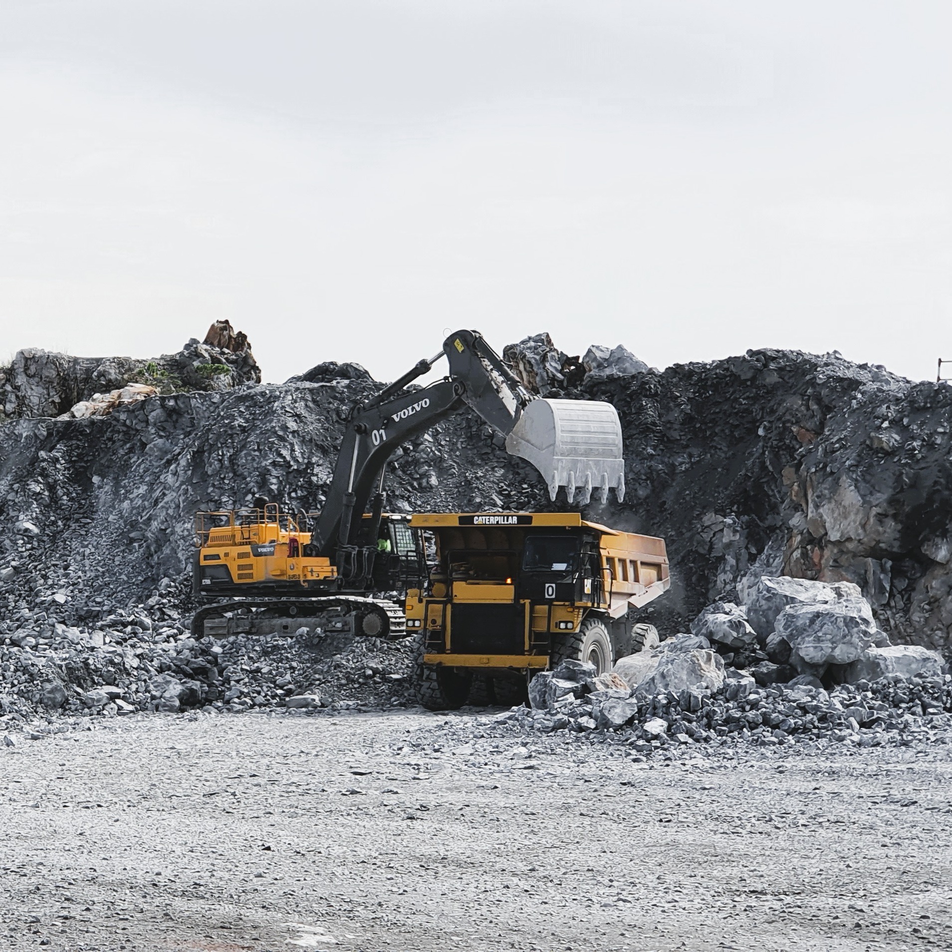 Mining equipment loading operation